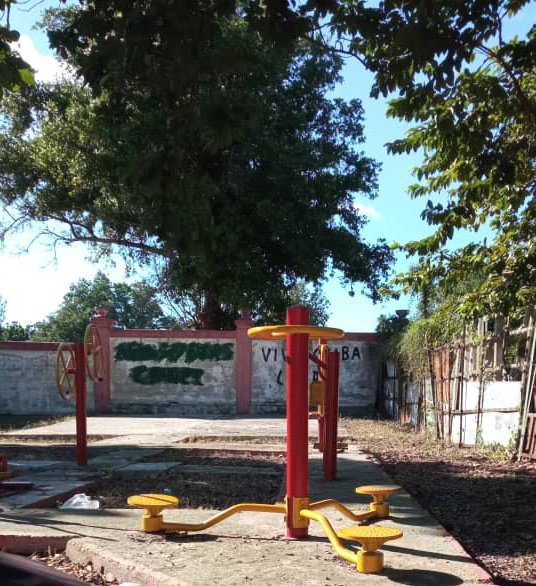 AsambleaLaLisa's tweet image. La dirección municipal de deporte, logra darle solución al planteamiento de los electores de la circunscripción 73 del CP Balcón Arimao, recuperando el parque viosaludable de la comunidad.
#PoderPopular
#CubaEstáFirme