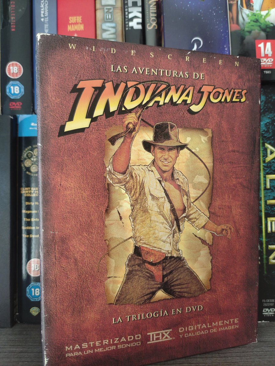 A la izquierda, Indiana Jones en Netflix (nos deja pronto) A la derecha, en físico (siempre conmigo) Como diría el gran <a href="/coquesaeba/">Coquesaeba 🎬📀🎮</a> Que no muera nunca el formato físico