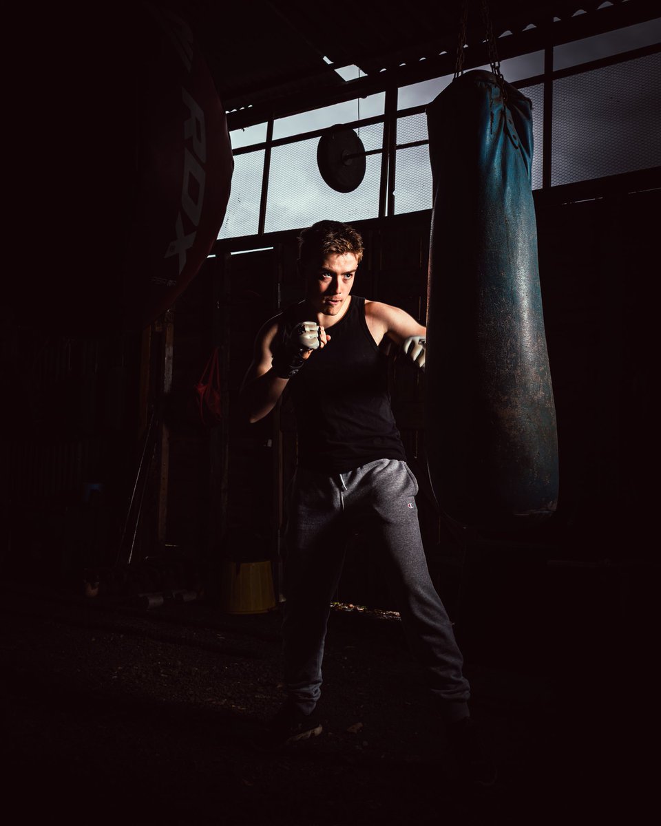 TimboSlice_269's tweet photo. A shoot with Jacob at his gym, #photography #gym #Boxing #punchbag #Lowkey https://t.co/MeV4Jkl0sm