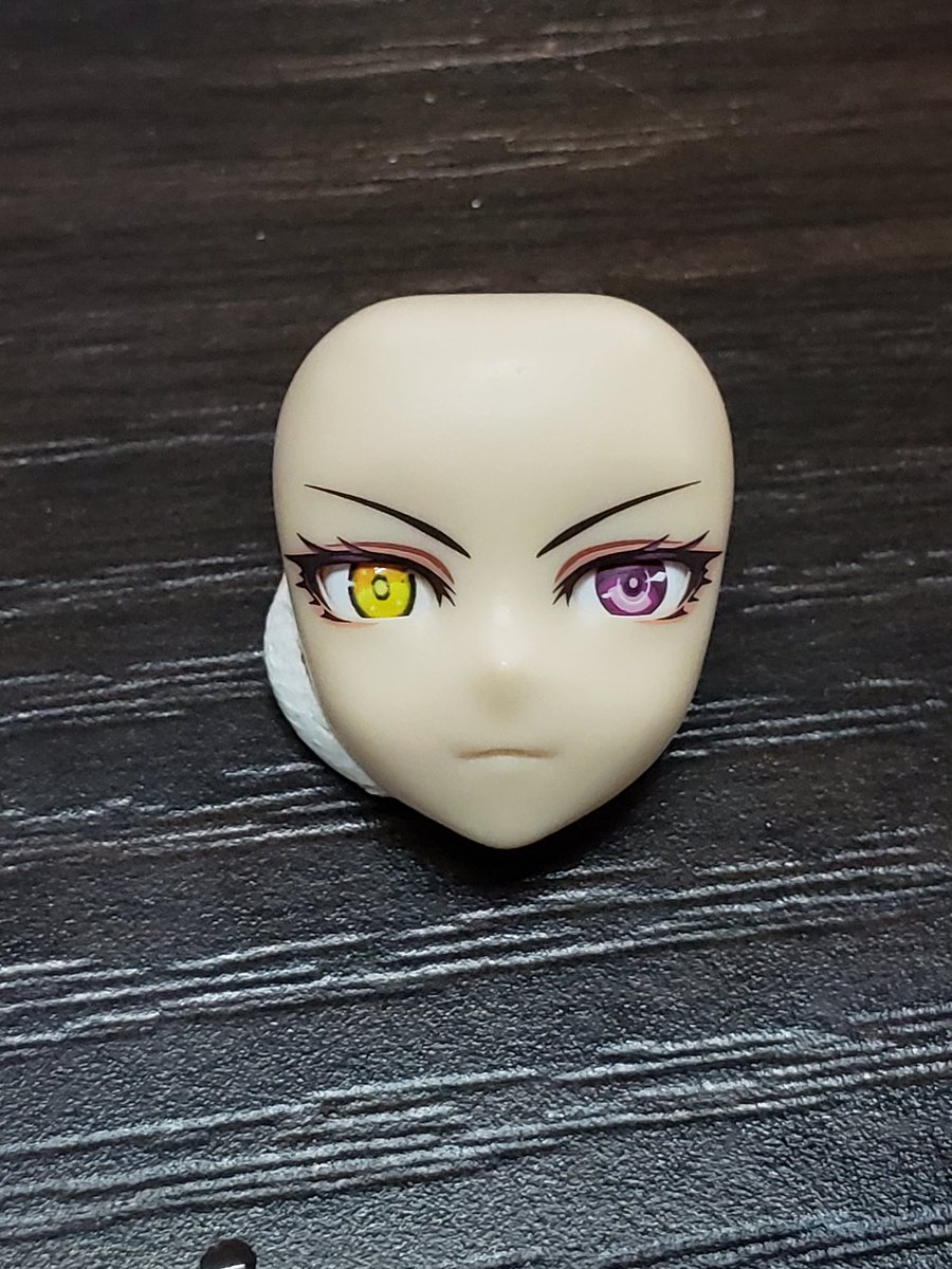 dokuo315's tweet image. 今更で申し訳ないですがヴァリアント付属の瞳とオリジナルは眼球のサイズ比較になります!
クール系なフェイスだったので少し小さめを狙って作ってます
発売前に勘を頼りにサイズ調整をしたわりには上手く出来たと思ってます!