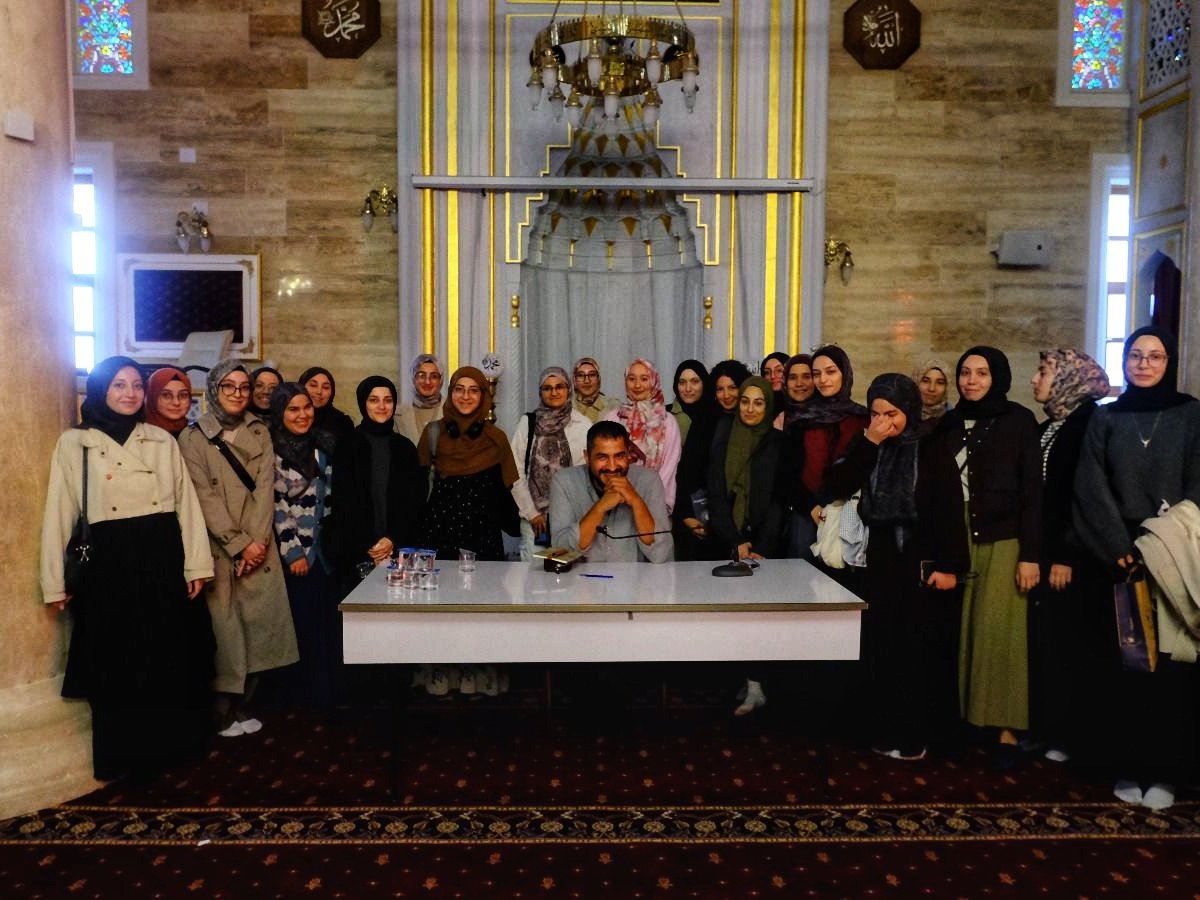 KonyaKYGM's tweet photo. 📍Alaaddin Yurdu 
📍Akademi Yurdu 
📍Melike Hatun Yurdu 
📍Ali Ulvi Kurucu Yurdu 
📍Mesnevi Yurdu 
​
Altay Cem Meriç'in katılımıyla İbrahim Hakkı Konyalı Camisinde düzenlenen Hasbihal programında öğrencilerimizle bir araya geldik. 📚
@OA_BAK @gencliksporbak https://t.co/uFvHTIMbbF