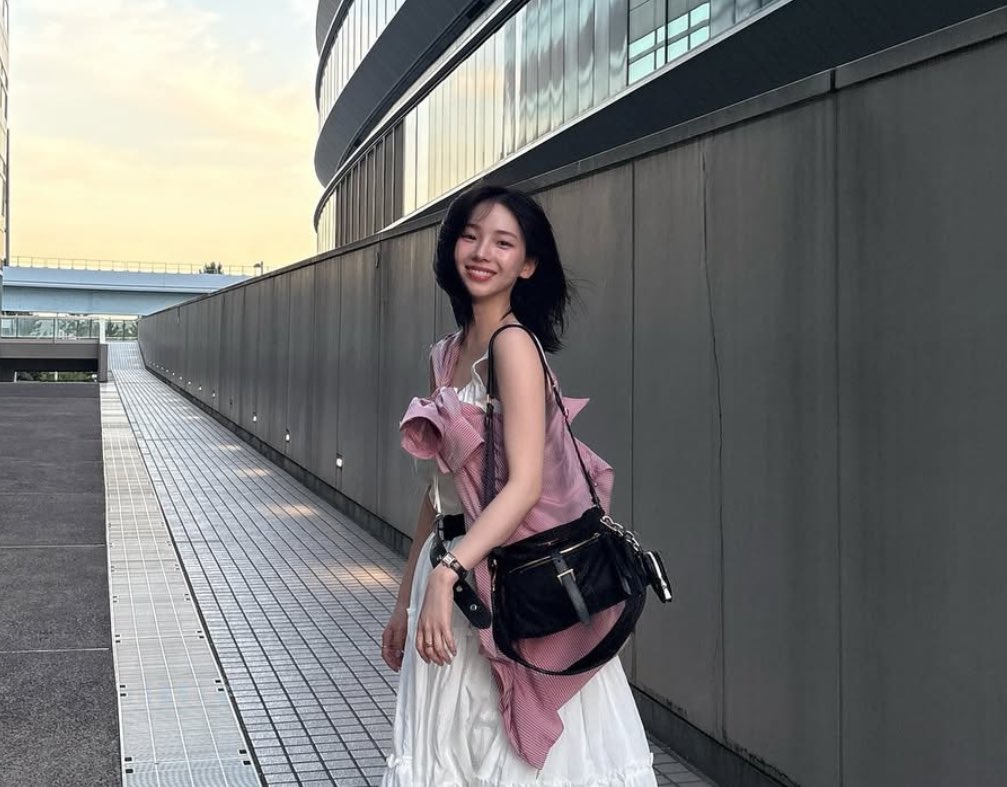 hourlykrn's tweet image. OMG KARINA SO PRETTY?!