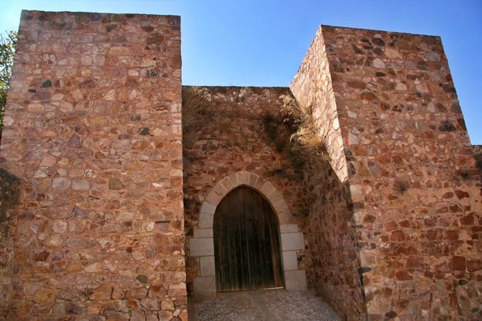 Cumbres de San Bartolomé, tesoros serranos para el paladar y para el alma fué publicado en Huelva Buenas Noticias - huelvabuenasnoticias.com/2025/10/23/cum…