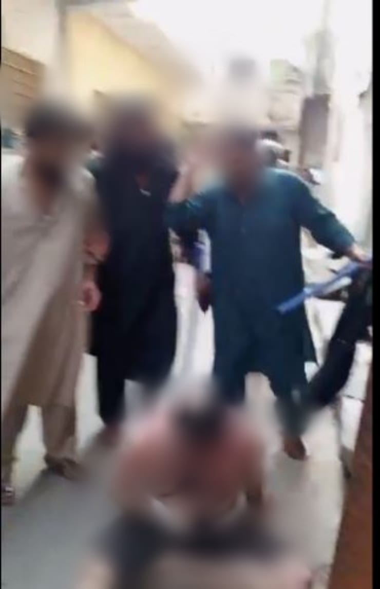 HamdaniPSP's tweet image. Taking notice of the video showing a citizen assaulted in Gawalmandi; I ordered immediate crackdown. Police registered the case as complainant, invoking stringent sections of law — including terrorism provisions.

The culprits are in custody — justice will be swift and certain!