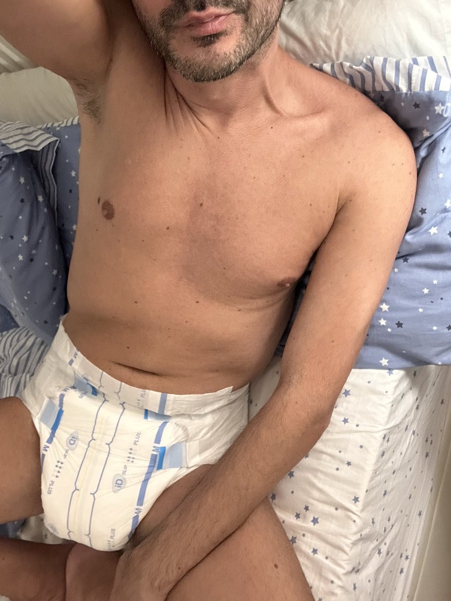 diapergalicia's tweet photo. Happy boy before going sleep 😴 Nini #abdlroutine #abdl #diaperlover #diapergay #diaperboy #diaperguy #idslip #idslipplus https://t.co/gxozbpi6Xf