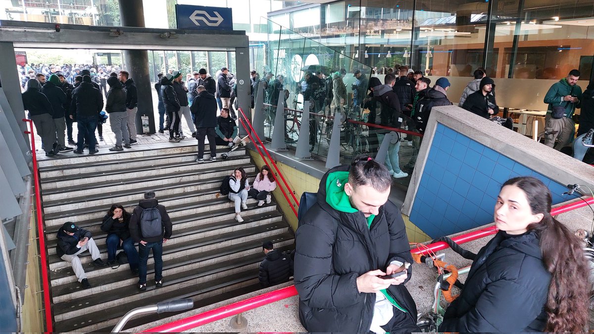 Mooie stad Rotterdam? Nou ik heb op een trap gezeten en gewacht. #feypan