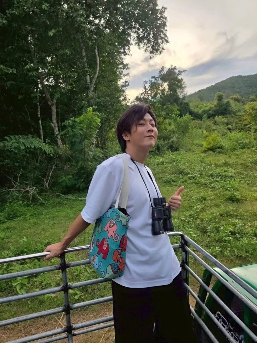 โคดดดดดดจะยัยคนสวยอ่ะ!!💖💖

กว่าจะผ่านมาถึงพวกเราให้ชื่นชม คิดภาพว่าคัลแลนได้มองได้เห็นความสวยธรรมชาตินี้ก่อนพวกเรา แล้วถึงถ่ายมาใหเพวกเราดู

คิดแบบนี้แล้วเขินมากเลย🫠❤️‍🔥

พี่น่ารัก เป็นตัวของตัวเอง แล้วคัลแลนก็เห็น แล้วถ่านทอดความสวยนี้ออกมาให้พวกเราดูแบบนี้🩵🩷
