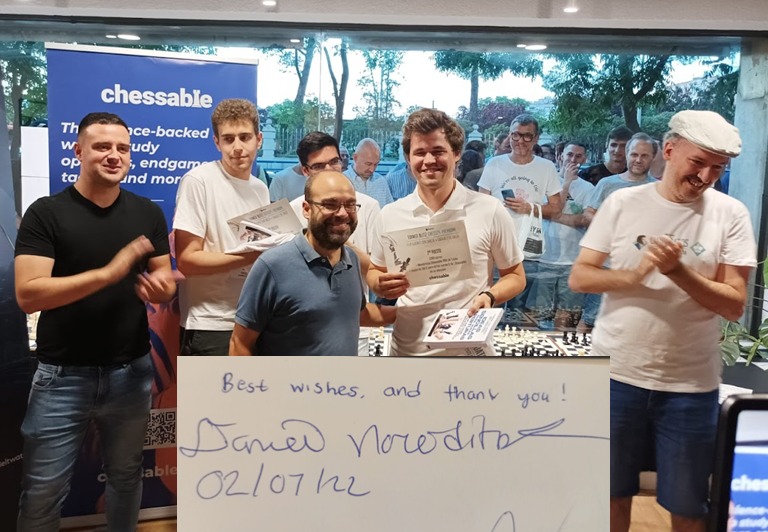 En 2022, Daniel Naroditsky nos honró con su visita en <a href="/AJEDREZCABEZA/">AJEDREZCONCABEZA</a>, dejándonos un recuerdo imborrable de su educación, discreción y simpatía. Lamentamos profundamente su pérdida y nos unimos al dolor de su familia, seres queridos y comunidad ajedrecística.🖤D.E.P. (1995–2025)