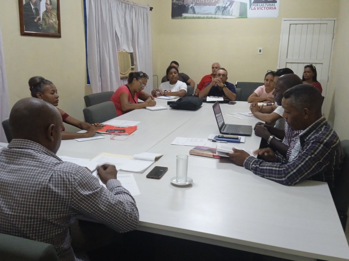 Proporcionar atención multidisciplinar al sector no estatal para lograr direccionar su labor de acuerdo a los intereses y necesidades del municipio constituyó el tema central discutido por los miembros del Buró Municipal del PCC en #Jobabo <a href="/cabaniguan/">Radio Cabaniguán</a>