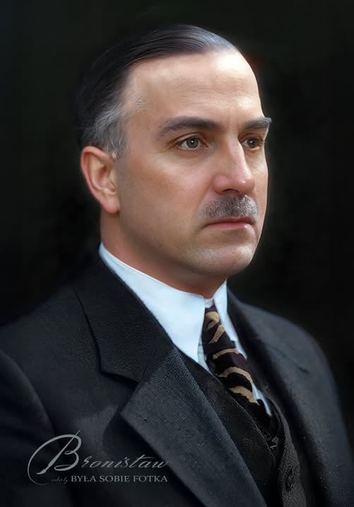 Ten jegomość wpłynął na nasze codzienne życie chyba jak nikt inny. Urodził się 23 października 1885 roku w Kcyni w województwie kujawsko-pomorskim. Był ósmym z dziesięciorga dzieci stolarza Franciszka Czochralskiego i Marty Suchomskiej. Otrzymał imię Jan.
Na co dzień nie zwracamy