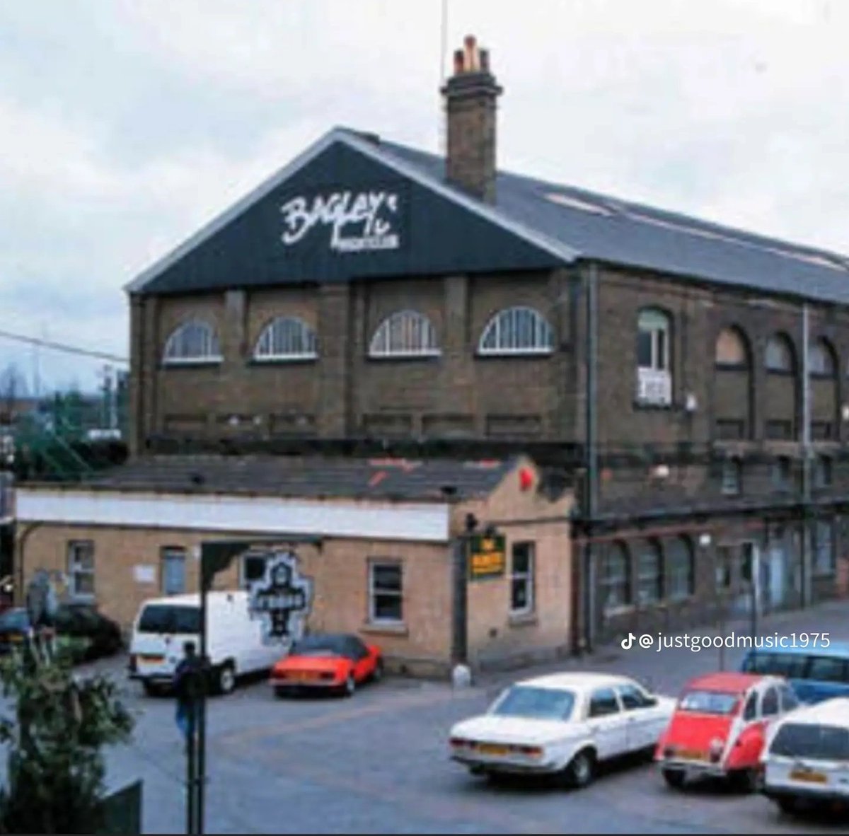 Lost___London's tweet image. Bagley's was a legendary 1990s nightclub in King's Cross