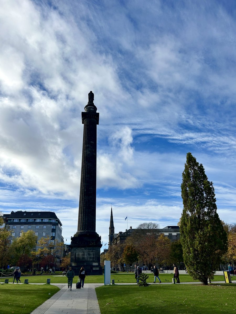 Gorgeous autumnal day #Edinburgh