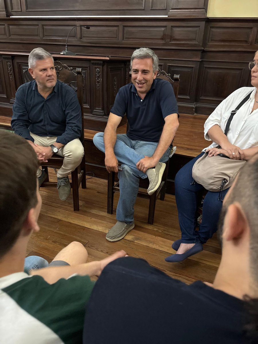 Estos estudiantes, de la Escuela Industrial de la ciudad de Santa Fe fueron seleccionados para las Olimpiadas de Matemáticas. Educación pública, gratuita y de calidad!! Felicitaciones!!! 💪🇦🇷