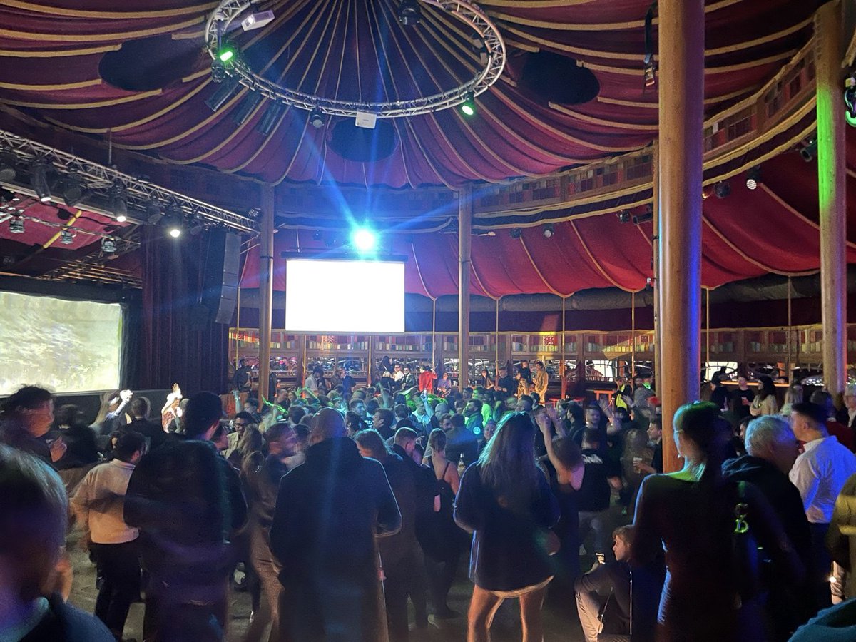 sydnithekiid's tweet image. can I speak for majority when I say that I prefer side events to conferences?

formal booths vs. meeting the real community in a chill space
$1000 tickets vs. free entrance, food and drinks
paid coffee vs. appetizers and cocktails

I mean conferences are great for a whole other…