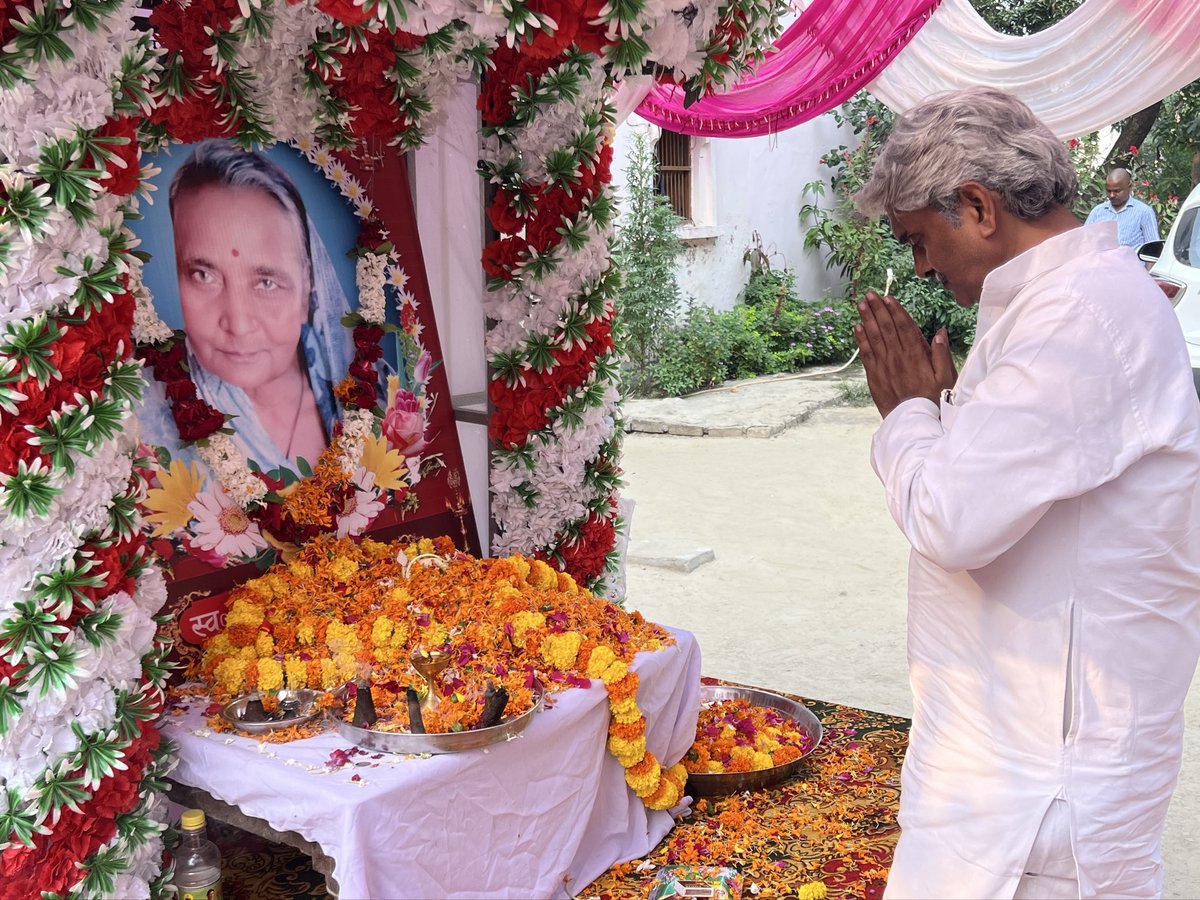 amitjnp76's tweet image. समाजवादी मजदूर सभा, जौनपुर के ज़िलाध्यक्ष श्री मनोज कुमार शर्मा जी के माता जी के श्रद्धांजलि सभा में
@samajwadiparty @yadavakhilesh @ShyamLalPalSp
#samajwadiparty #jaunpur #samajwadimajdoorsabha