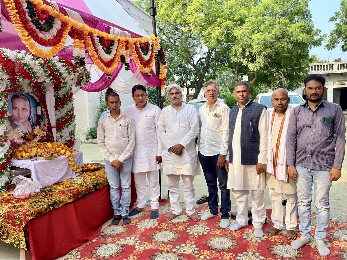 amitjnp76's tweet image. समाजवादी मजदूर सभा, जौनपुर के ज़िलाध्यक्ष श्री मनोज कुमार शर्मा जी के माता जी के श्रद्धांजलि सभा में
@samajwadiparty @yadavakhilesh @ShyamLalPalSp
#samajwadiparty #jaunpur #samajwadimajdoorsabha