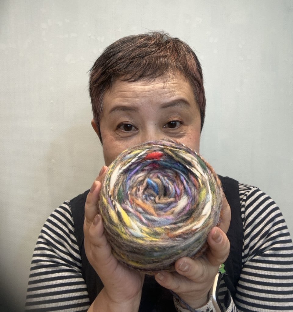 アブサラクリコ　中野とし子　マルチカラーニット 新作できてきました。 人気が出そうな予感がします😅 ニッターさん