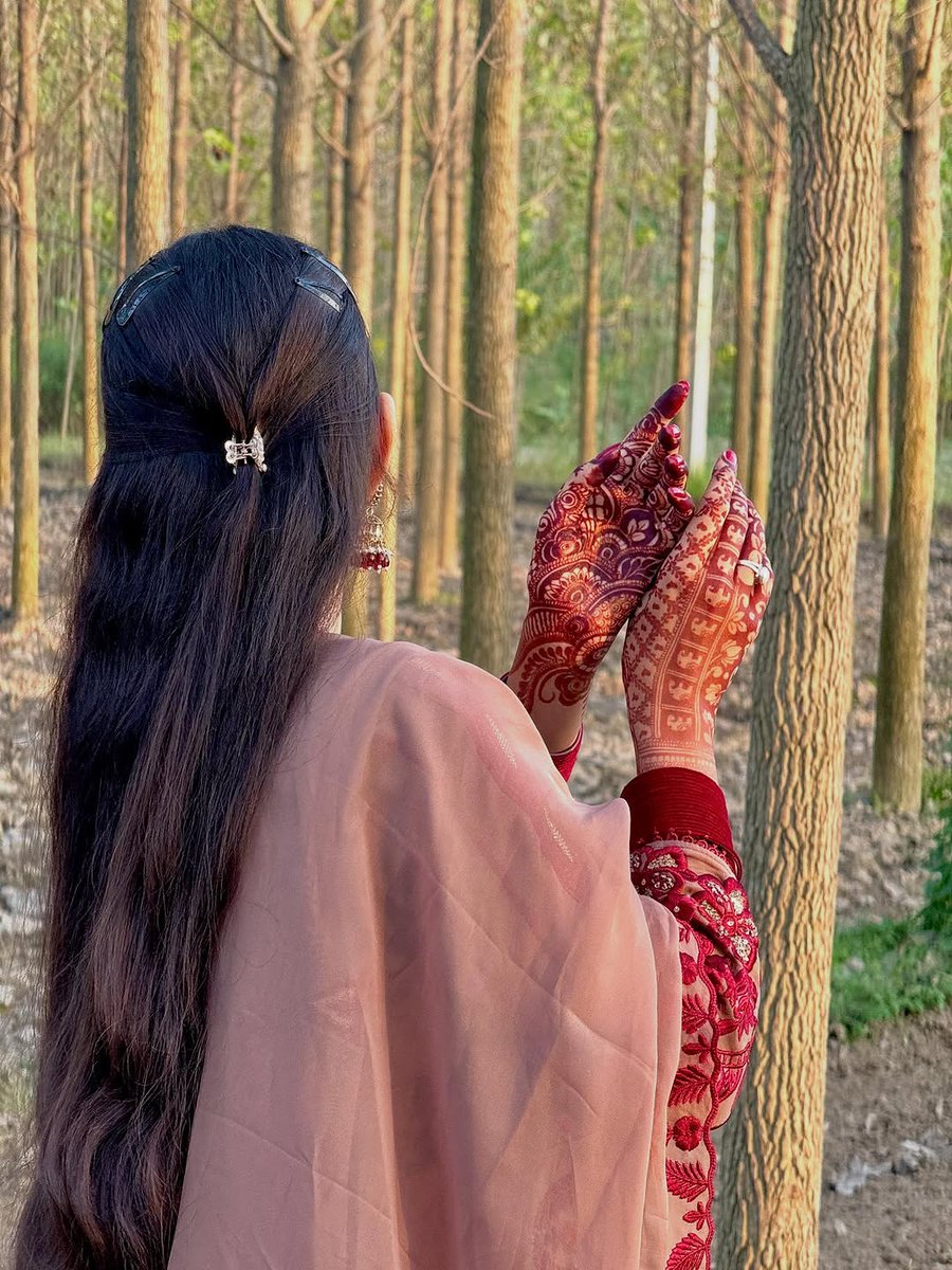 आपकों पंजाबन कुड़ी अच्छी लगती हैं या 
पहाड़न लड़की अच्छी लगती हैं😍