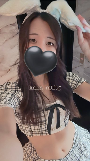 へそ出してお外立ってます😘 