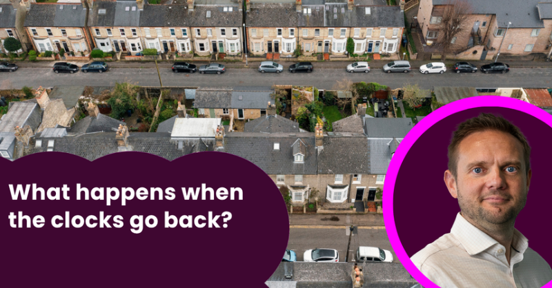 neso_energy's tweet photo. 🕑 This Sunday at 2am, Britain turns clocks back an hour for daylight saving time, signalling winter routines and an extra hour of sleep. Craig Dyke, Director of System Operations, shares how our Power System Engineers handle the clock change in our control room. 👇