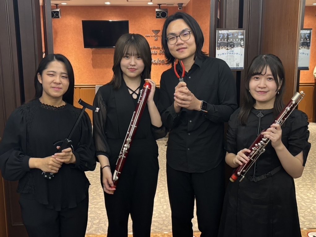 Kono_Fagovsky's tweet photo. 10.21
今年はピアソラのタンゴ組曲、ヴィラ＝ロボスのブラジル風バッハ第1番を演奏いたしました！
みんなと紡いだ音楽は南米の熱風にも負けないほどの情熱にあふれ、愛おしく、大切な宝物になりました。
ご来場いただいた皆様、そして関わっていただいたすべての皆様
ありがとうございました💐 https://t.co/bvk3lAlrET