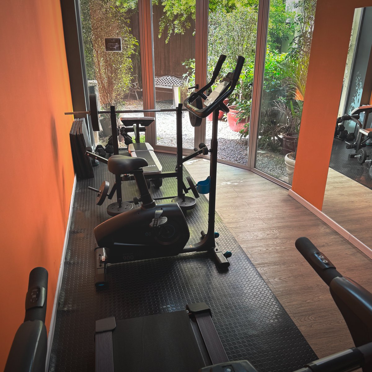 RegencyHotelsUY's tweet photo. Hospedarte en Regency Golf es vivir Punta Carretas 🌊
A pasos de la Rambla, frente al Shopping y rodeado de cultura y gastronomía.
Ahora con espacios renovados, más confort y el servicio personalizado de siempre.
👉 Conocé más en https://t.co/fukvxq0qGC https://t.co/T33zlxxilA