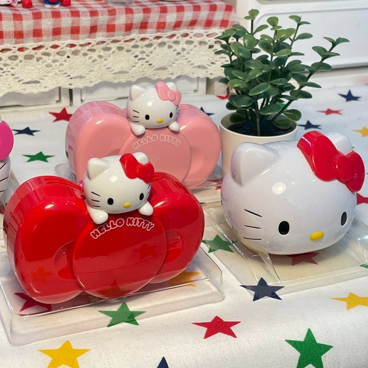 pinkst1310_'s tweet photo. โละราคา❗️
Hello kitty Air Freshener 🍏🍎
น้ำหอมปรับอากาศคิตตี้ sanrio แท้ 100% 
(จากร้าน Daisy) 

👉🏻 อันละ 80.- ทุกแบบค่า

•หัวคิตตี้แดง
•โบว์แดง 
ลายอื่นหมดแล้วน้า✖️

🚚ค่าส่ง 40฿ 
รอสินค้าไม่เกิน 2 วีคนะคะ 
#ตลาดนัดsanrio #ตลาดนัดซานริโอ้ #ตลาดนัดคิตตี้ #ตลาดนัดkitty https://t.co/XczPGAZOLV