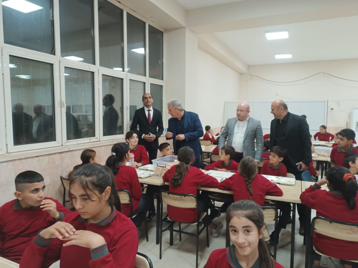 İlçe Kaymakamımız, Belediye Başkanımız, İlçe Milli Eğitim Müdürü ve Şube Müdürümüz okulumuzda öğrencilerimiz ile buluştu. Öğrenci taleplerini dinlediler. 
<a href="/cunguskymkmlk/">Çüngüş Kaymakamlığı</a> 
<a href="/Cungusilcemem/">Çüngüş İlçe Milli Eğitim Müdürlüğü</a> 
<a href="/cungusbelediye/">Çüngüş Belediyesi</a> 
<a href="/CevatBaran9/">Cevat Baran</a> 
<a href="/BeratAkdag72210/">Berat Akdag</a>