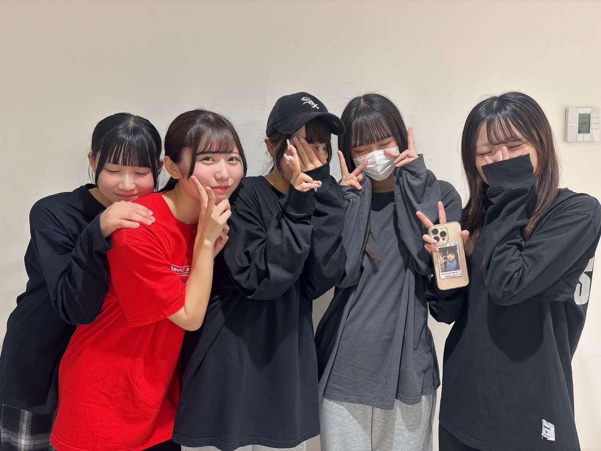 ／
11月6日あくきゅ～1stワンマンまで
あと2週間🔥
＼

今日はみんなでレッスンしてきました❕
あくきゅ～らしい『わ～るど』を見せます！
ぜひワンマンに来てください😈

♥チケット販売中
ticketdive.com/event/251106AKQ