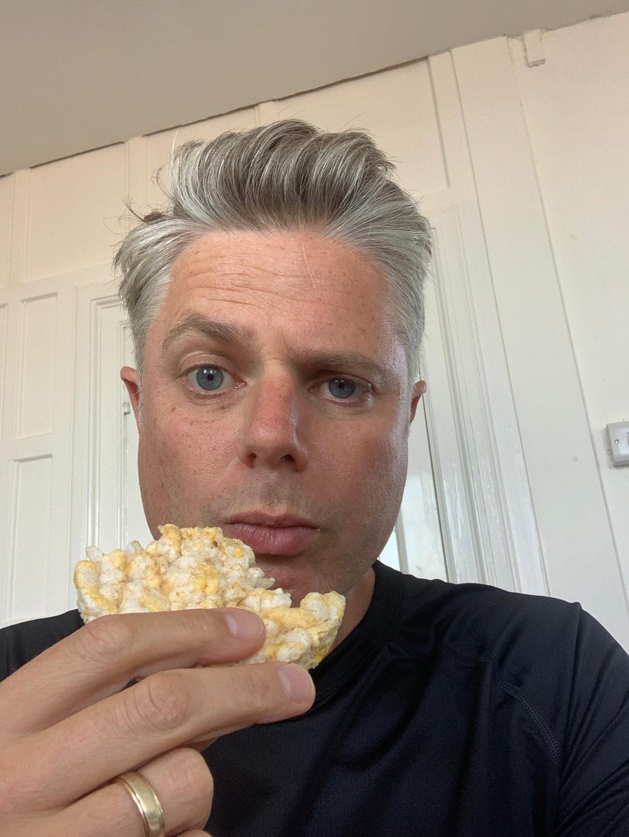 ArtofMJS's tweet image. There’s no better feeling than when a painting finally *clicks*   
when the light, colour, and texture all fall into place 🎨  

Then again, there’s also no worse feeling than realising it’s midnight and I’ve forgotten to eat 😅  

#artistlife #oilpainting #learnwithmike