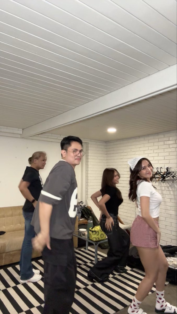 OfficialKBB's tweet photo. Some snaps from @bernardokath's new Tiktok upload! 💃🏻😍 #KathrynBernardo https://t.co/K0wxmsjNZE