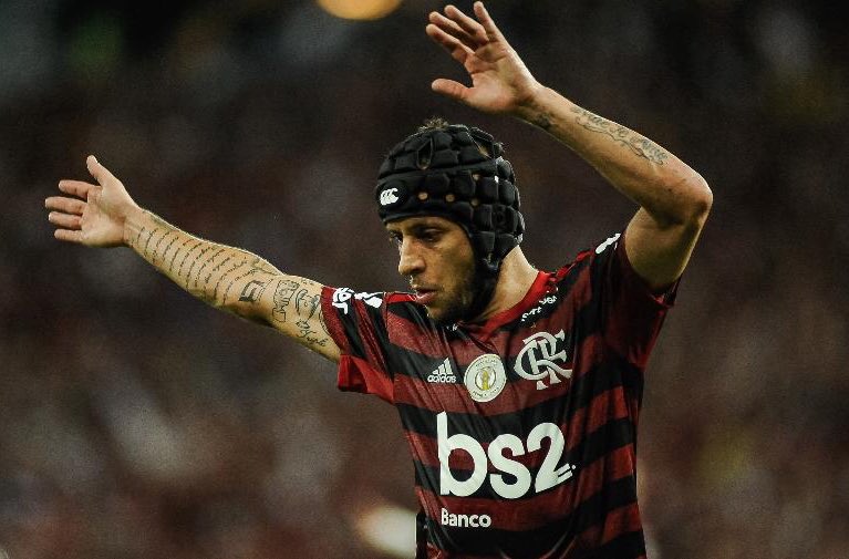 Em 2019, numa semifinal de Libertadores, o Rafinha foi para o jogo contra o Grêmio depois de uma fratura na face. 

Sinais.