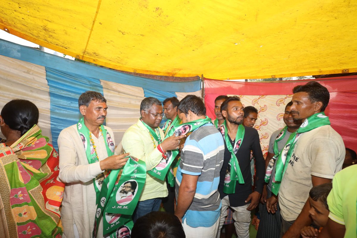 घाटशिला के जन-जन की आस
सोमेश और तीर-धनुष हमारा विश्वास 
<a href="/HemantSorenJMM/">Hemant Soren</a>
<a href="/someshchsoren/">Somesh Chardra Soren</a>