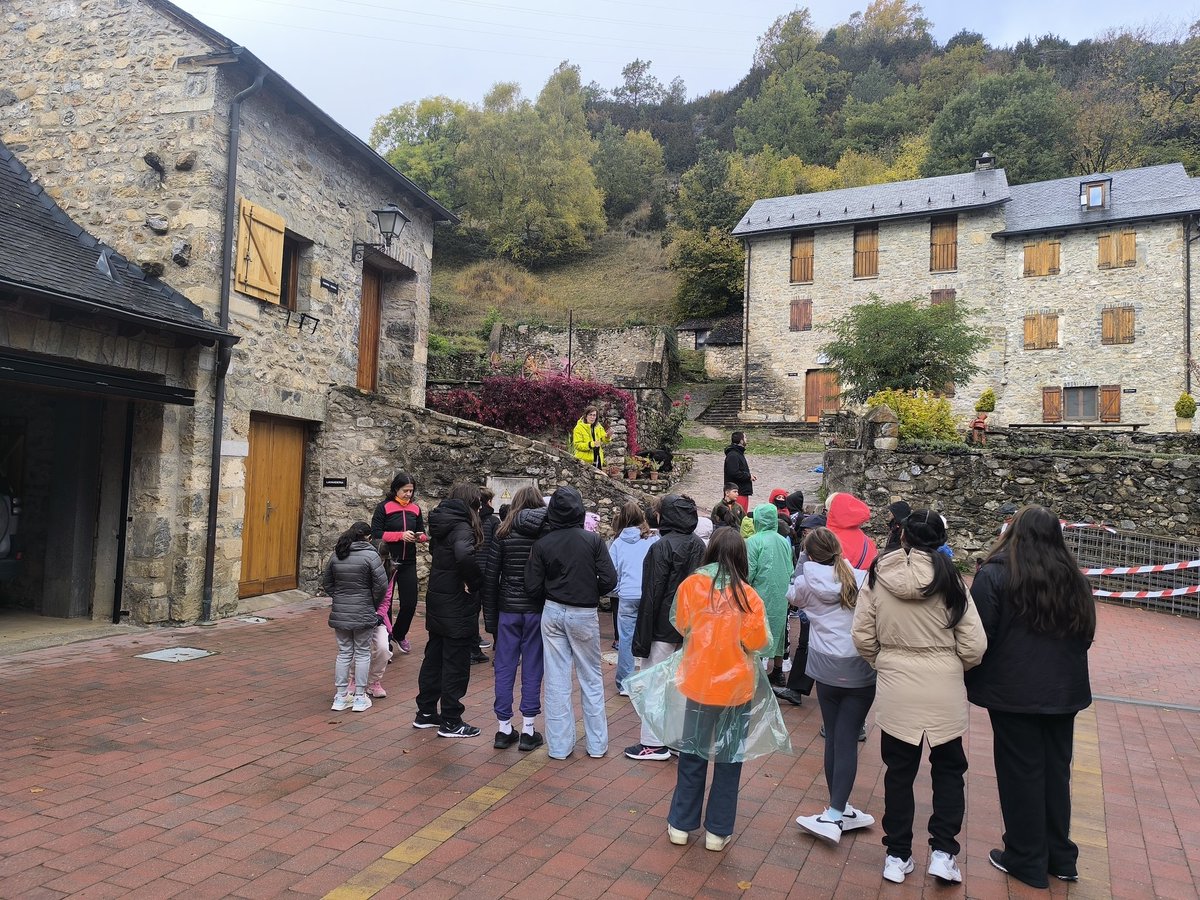 🍂🌿 Una estupenda jornada de convivencia del alumnado de 5° y 6° del "CEIP Gloria Arenillas" de Zaragoza con un grupo de Erasmus del "IC Parini" de Podenzano de la provincia de Piacenza de Italia.🍁
#entornoaragón