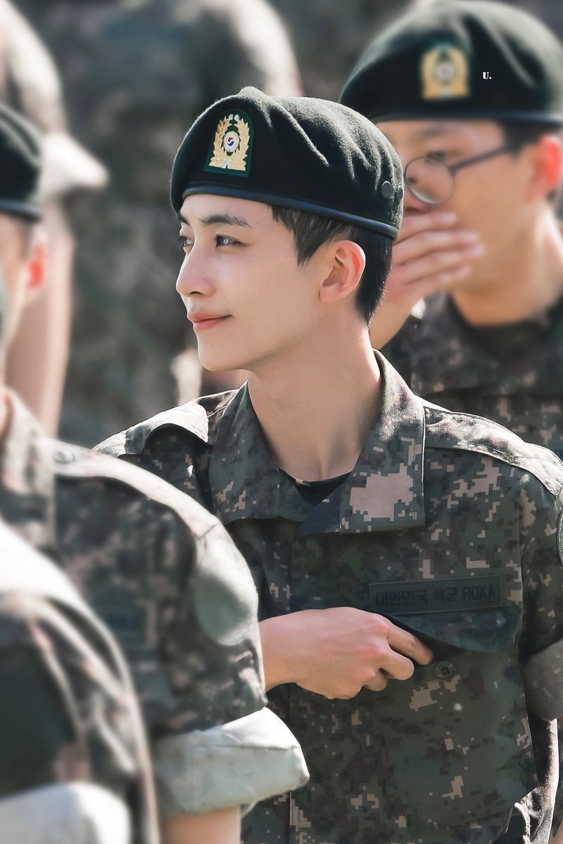 ddackhanaman's tweet photo. 자주 볼 수 있는 얼굴도 아닌데 잠깐씩 보여줄 때마다 이렇게 찢어버리니까 매일보고싶어서 정신 나갈것같아 .. https://t.co/FFUrTwO8qC