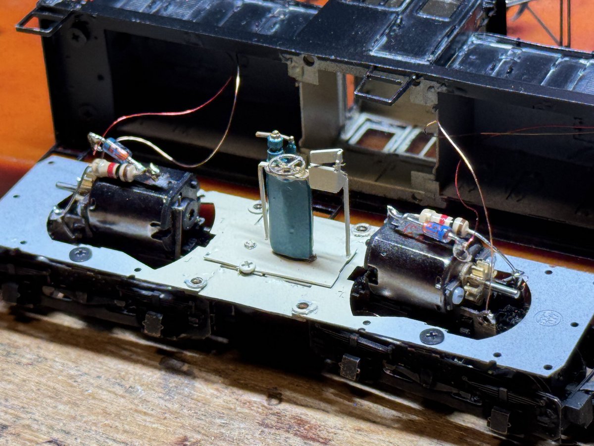 IbukiModel's tweet image. 【 #祭板 #栗原鉄道ED18 】
LP42点灯テスト3回目w

IMONのLEDとダイオードを使ったシステムに替えてみました！
が、
結果は変わらず！w、動画の通りです。
（何となくそうじゃないかと思いましたw）
もうこのままにします。