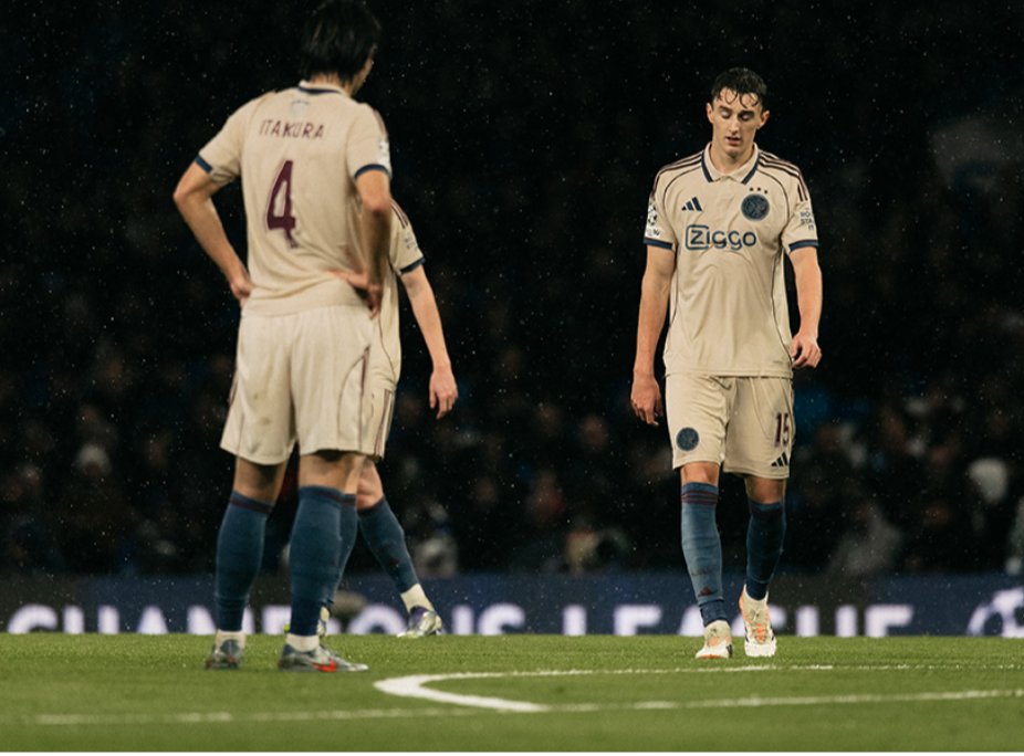 AjaxNewsZone's tweet photo. Pijn 💔
#cheaja #Ajax #UCL
📸 @AFCAjax https://t.co/qACojMp0Zs