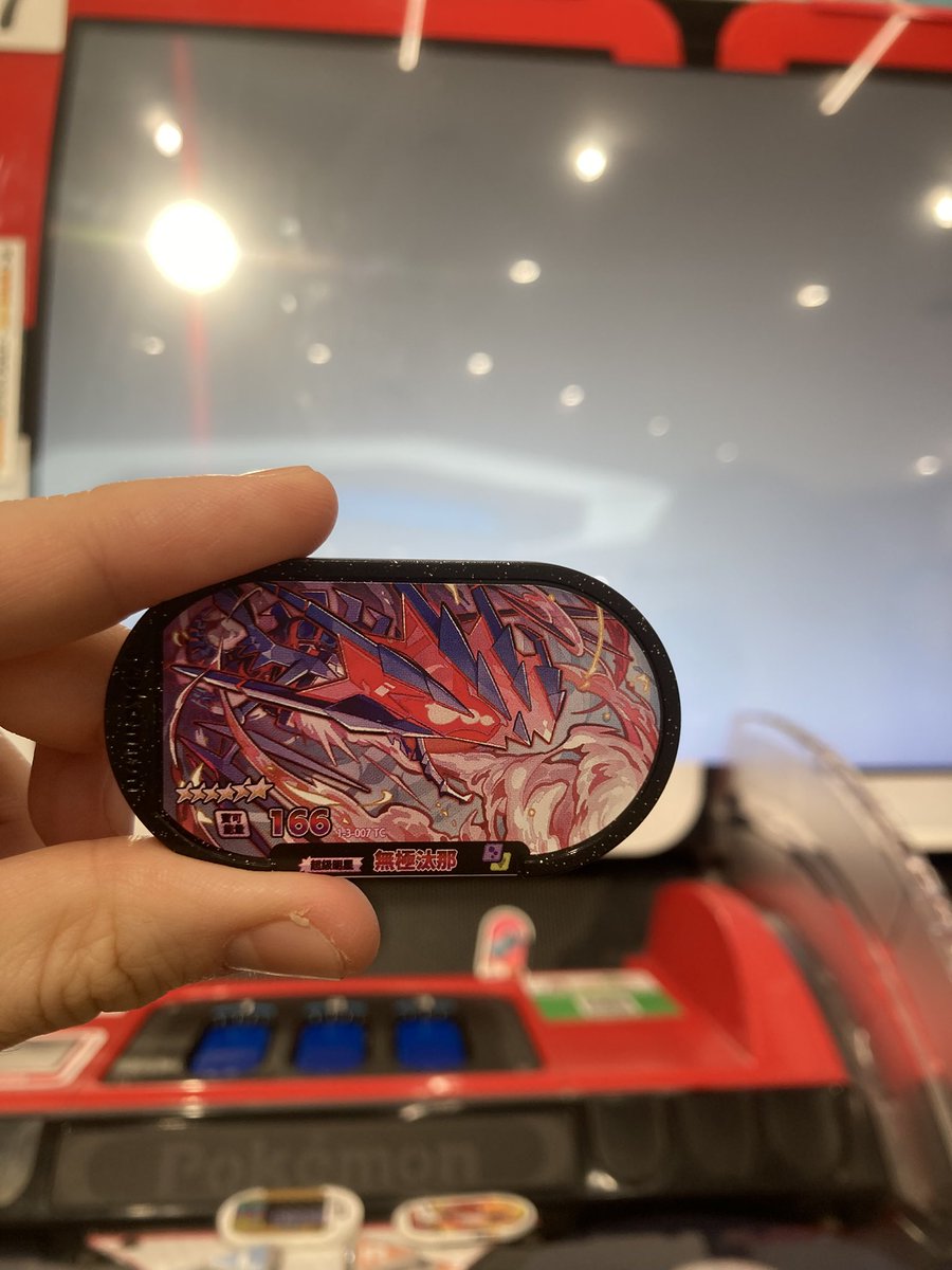 第一天玩就拿到無極汰那🥹
被路邊的小訓練家現場支援，好可愛