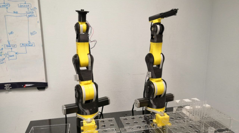 itmo_uni's tweet image. ITMO researchers have created a robotic chemist that can run routine organic reactions without human input!

The work was described in @MaterHoriz ✍️

Read more: news.itmo.ru/en/science/cyb…