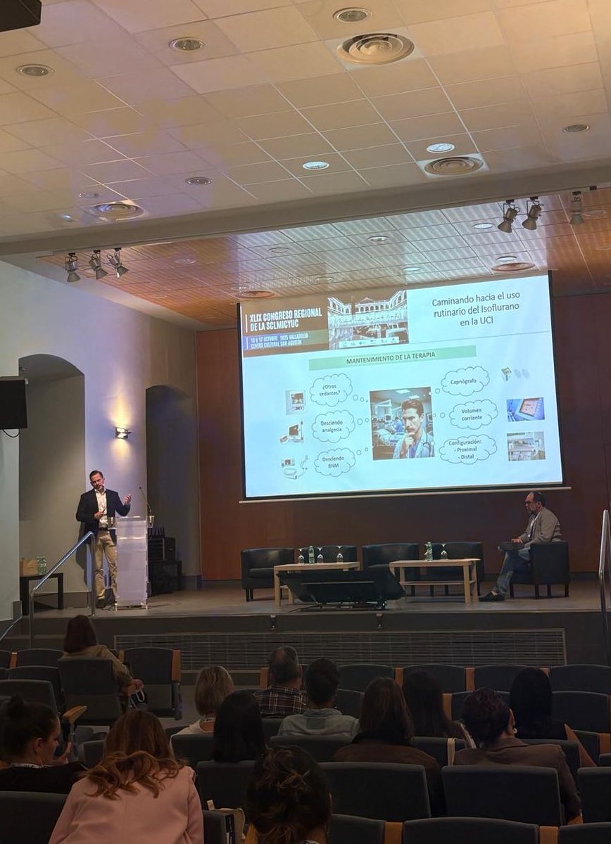 CAHU3Oriente's tweet photo. El Dr. Salvador Balboa, referente en nuestra UCI en sedación inhalatoria, participa como ponente en el Congreso de la Sociedad de Medicina Intensiva Castellano-Leonesa, compartiendo su experiencia y conocimiento en este innovador campo de la medicina crítica. 👨‍⚕️💨

Un orgullo para el Hospital Universitario de Cabueñes y para todo el Área Sanitaria V contar con profesionales comprometidos con la mejora continua de la atención al paciente crítico. ❤️