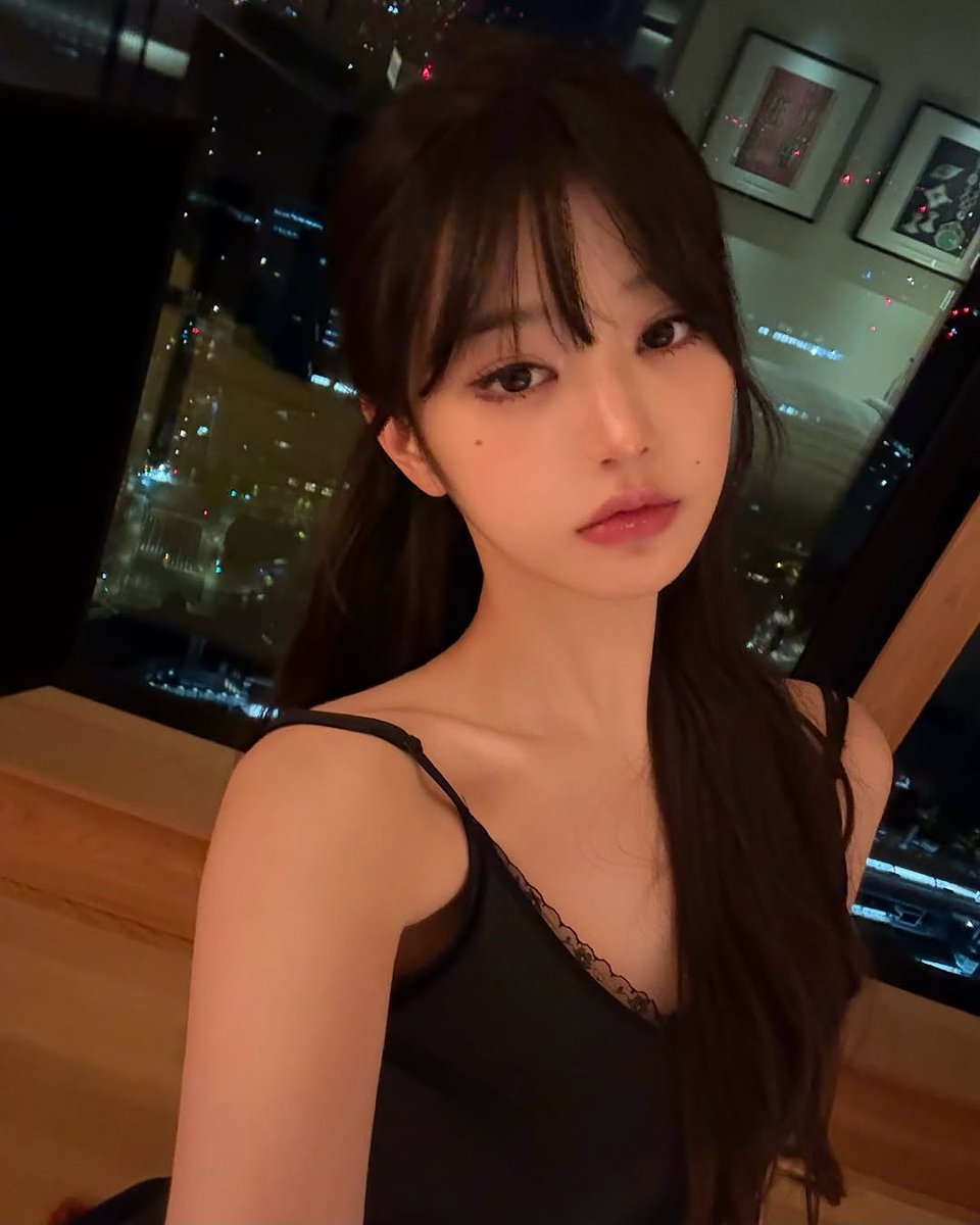 장얹영
생긴건스테이크만썰것같은
재벌집막내딸처럼보이지만
사실은3대째이어가고있는국밥집딸이였으면
(근데또국밥집ㅈㄴ유명해서건물도세움)
어릴때부터본국밥이너무지겨워서
자기는절대안물려받는다고쌩난리를쳤지만
국밥집단골손님안유딙처음본날
일주일에8번온다는거듣고맘바뀌었으면좋겟다