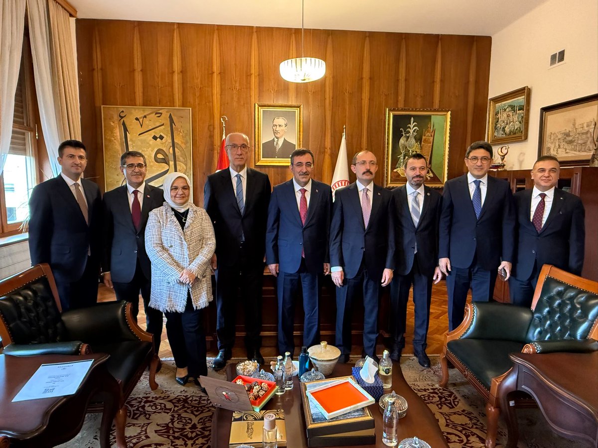 📍TBMM

Türkiye Büyük Millet Meclisi Plan ve Bütçe Komisyonumuzda, Cumhurbaşkanı Yardımcımız Sn. Cevdet YILMAZ’ın sunumuyla 2026 yılı bütçe görüşmelerine başlıyoruz.
Ülkemiz ve milletimiz için hayırlı ve uğurlu olmasını diliyorum. 

<a href="/_cevdetyilmaz/">Cevdet Yılmaz</a> <a href="/mehmedmus/">Dr. Mehmet Muş</a>