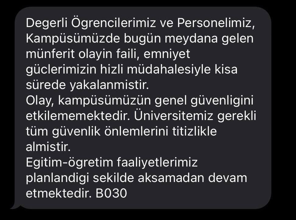 Kayseri Üniversitesinde bir erkek, okula silahıyla girerek öğrencilerin gözü önünde bir kadını vurdu. Saldırı sonucu ağır yaralanan kadın, şu an hastanede tedavi görüyor. Tüm bu olanlara karşı ise üniversite yönetimi aşağıdaki mesajla utanmazlığını gösterdi. 

Katiller elini