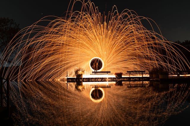 The latest Nobel Prize in economics is for work on creative destruction. This MSI Working Paper focuses on a specific type—how generative AI disrupts markets for creative goods such as images and music: ow.ly/kMjH50Xf2qS #Creative #AdCreative #DIsruption #Business #Tech