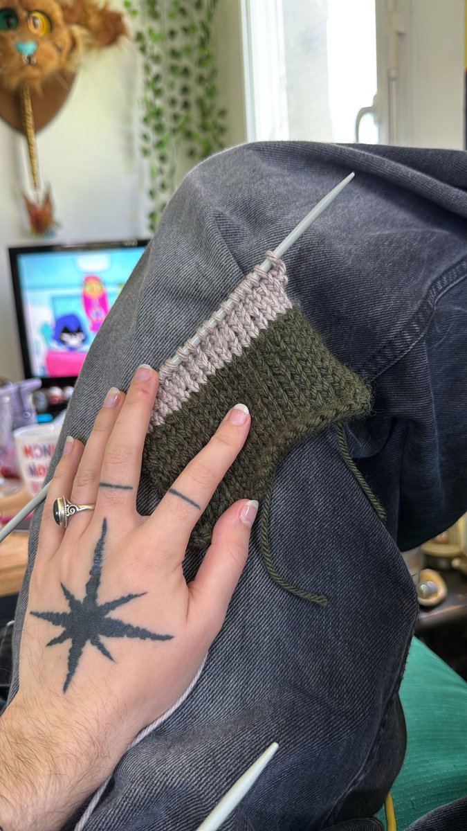 Sachez que je me suis mis au tricot voilà je prend tous les tips que vous pourrez me donner🫶