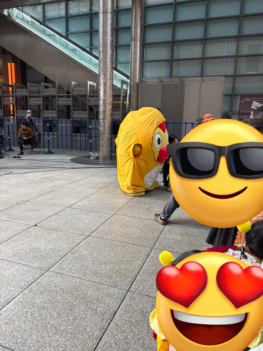 そらジローに会いに行ってきたのでプチレポ！

15:00過ぎに日テレ大屋根広場へ
(その日によって集合時間が違う。15:15-30くらいが多そう)

集合時刻に整列して
1列目は立てる子、2列目は抱っこのみで別れる

本番前練習→本番

ステッカーもらって帰宅

木原さんもそらジローも子ども慣れしすぎてた👏