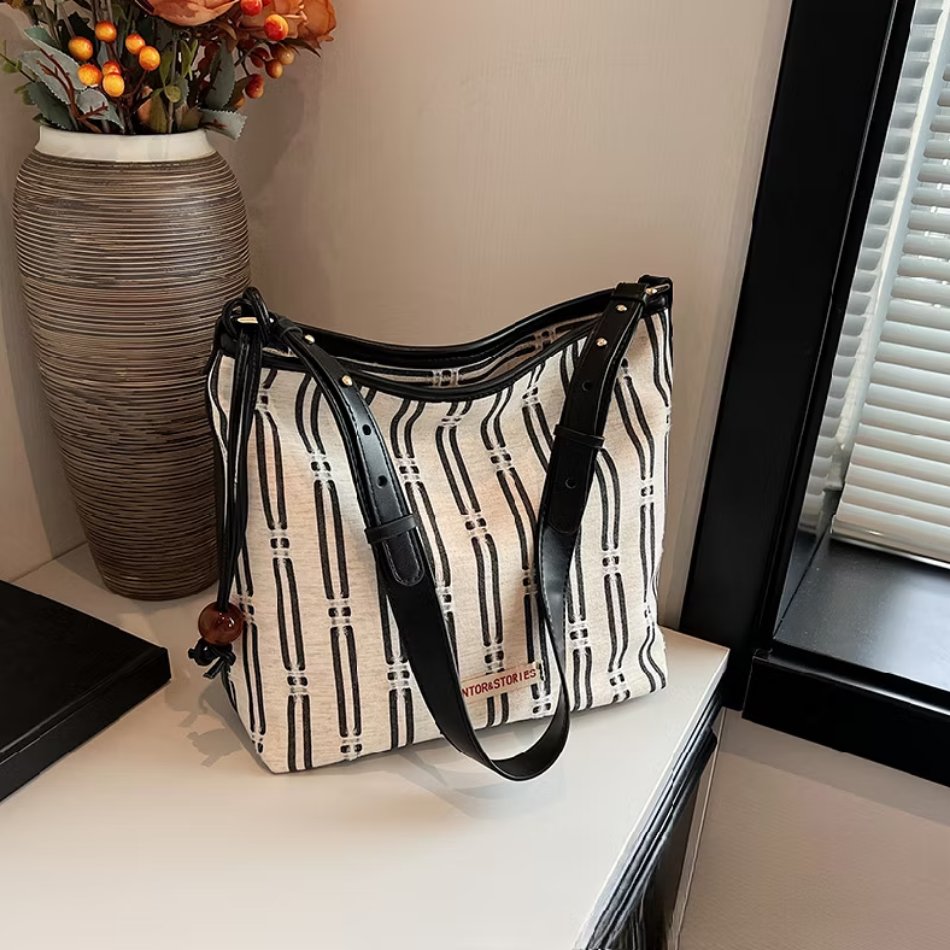 ลายทางเรียบๆ ขนาดใหญ่ถูกใจ
🧡 :s.shopee.co.th/qb6clwegI
💙:s.lazada.co.th/s.ZaFIu7
#กระเป๋าสะพาย