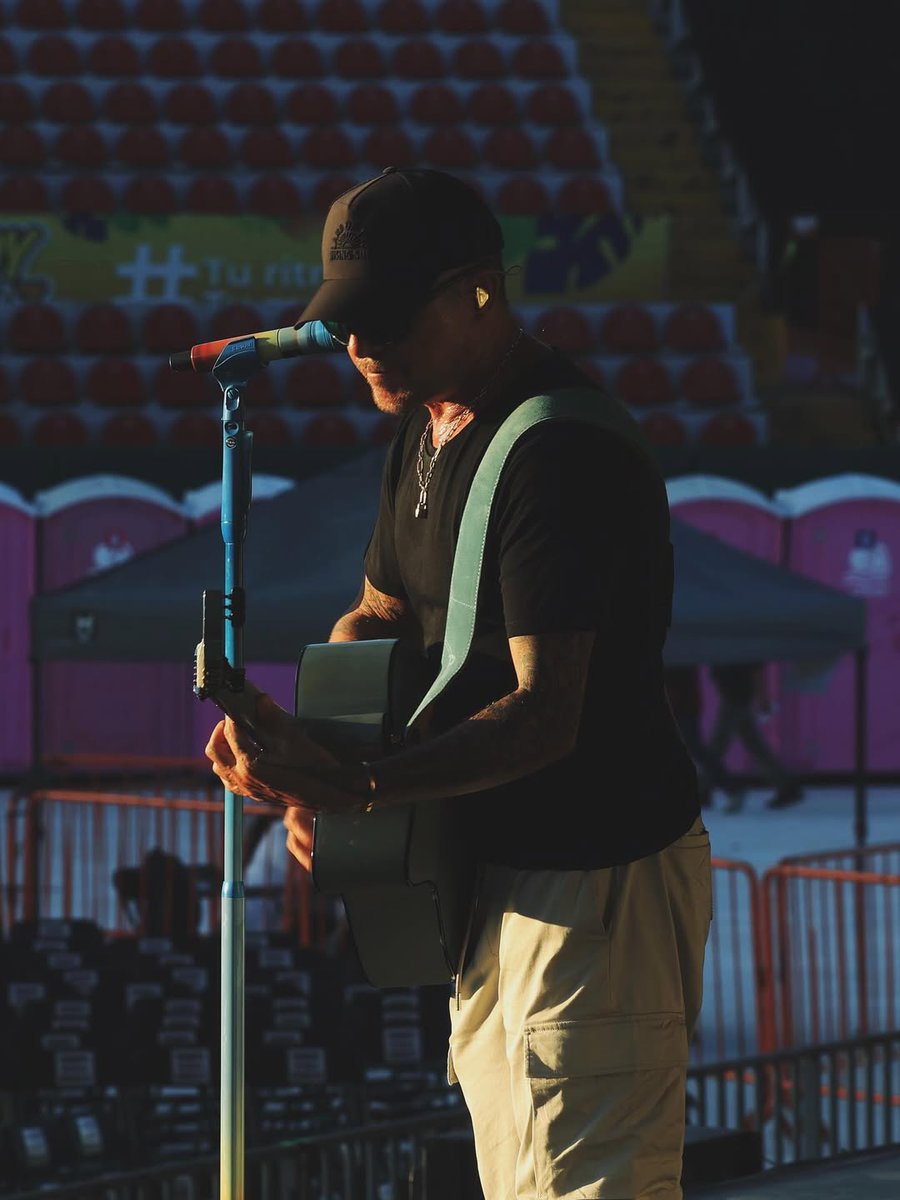 ¿Quién tiene ya sus entradas para ver a <a href="/AlejandroSanz/">Alejandro Sanz</a> en directo en Barcelona? 🙌 Etiqueta a tu compañer@ de concierto 💃 #GiraYAhoraQué