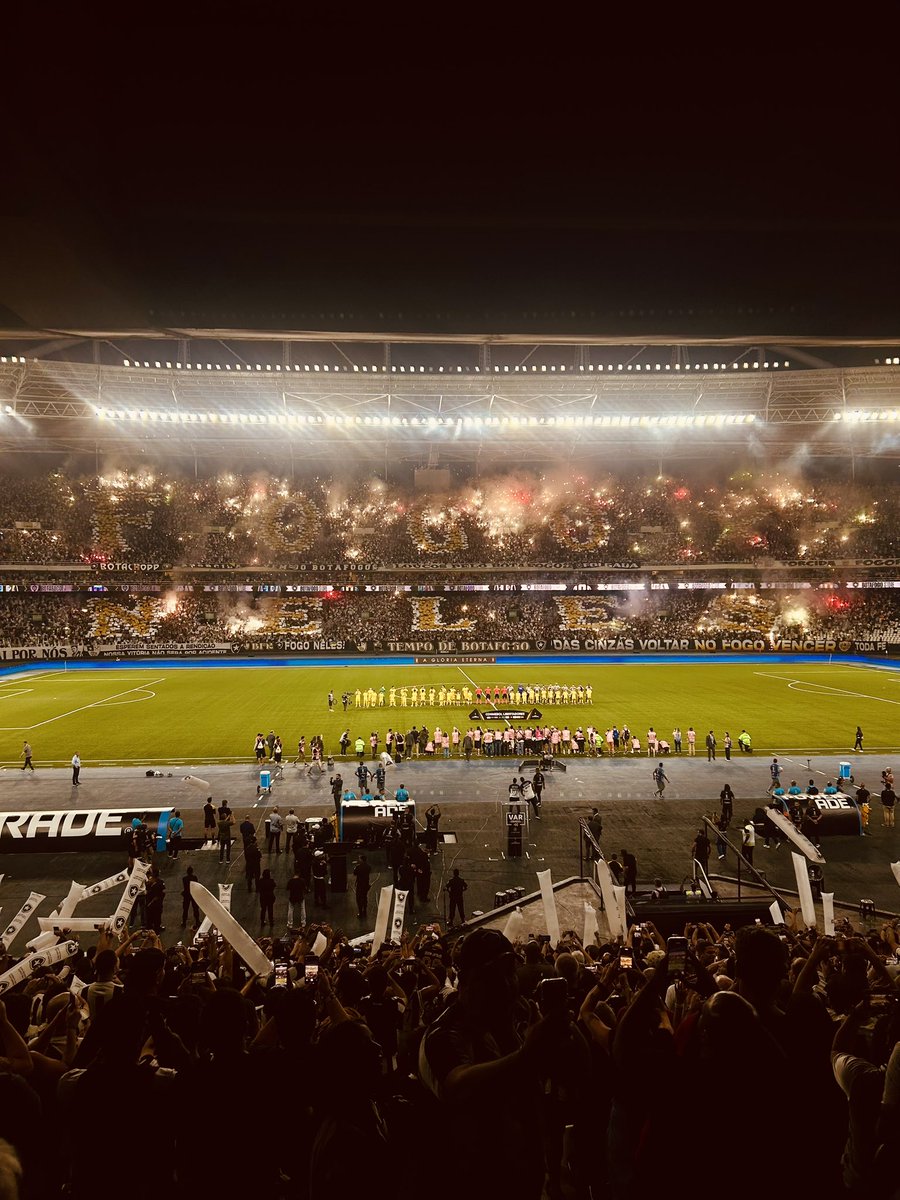 1 ano de uma noite mágica no estádio Nilton Santos. 

23 de outubro de 2024, a noite que tivemos a maior certeza das nossas vidas.