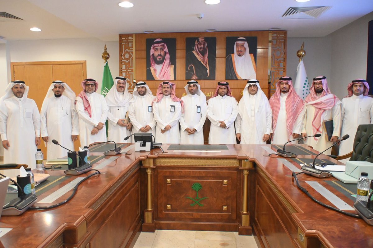 برعاية المدير العام .. 
كرّم المساعد للشؤون التعليمية اليوم، 47 مدرسة فازت في المسابقات العلمية على مستوى الإدارة، إلى جانب تكريم المدارس التي استضافت المنافسات، وفرق العمل الداعمة، تقديرًا لجهودها في دعم التميز العلمي وتعزيز روح التنافس بين الطلبة.
#تعليم_جدة